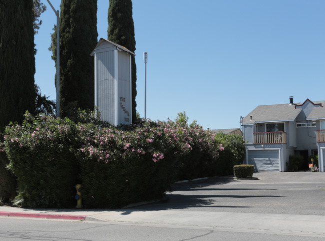 The Twelve in Fresno, CA - Foto de edificio - Building Photo