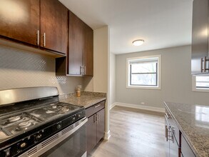 535 W Surf St in Chicago, IL - Building Photo - Building Photo