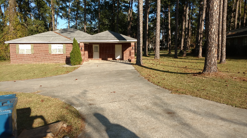 188 Johnson St in Lyons, GA - Foto de edificio