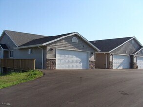 3231 Old Orchard Rd, Unit 1 in Eau Claire, WI - Foto de edificio - Building Photo