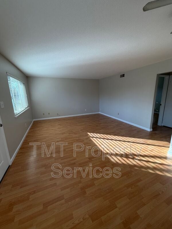 8963 El Mirador Dr in Elk Grove, CA - Building Photo - Building Photo