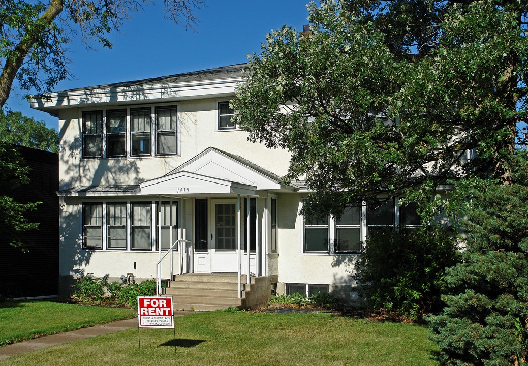 1415 Cleveland Ave N in St. Paul, MN - Foto de edificio