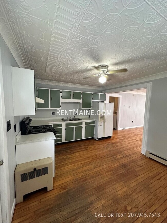 203 Center St in Old Town, ME - Foto de edificio - Building Photo