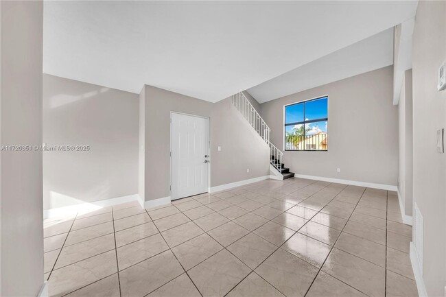 2770 W 60th Pl in Hialeah, FL - Building Photo - Building Photo