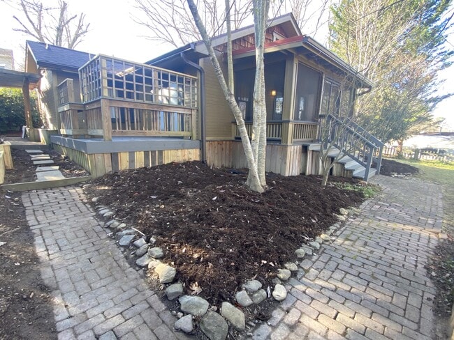 7 Oakland St in Weaverville, NC - Building Photo - Building Photo