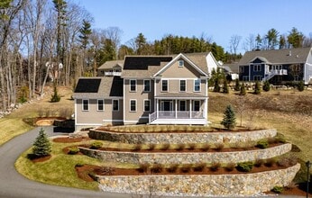 18 Scenic Dr in Manchester, NH - Building Photo - Building Photo