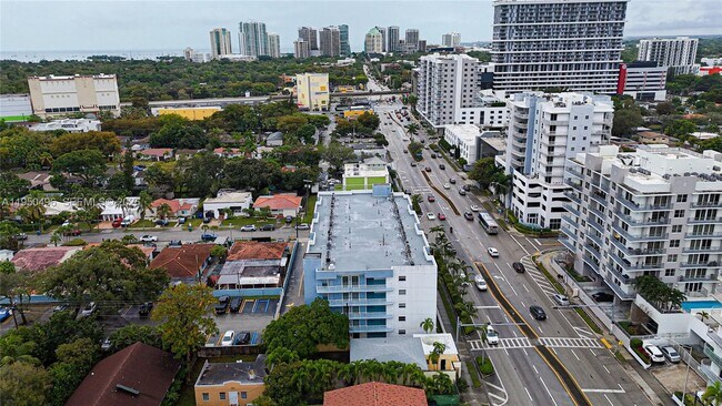 2575 SW 27th Ave in Miami, FL - Building Photo - Building Photo