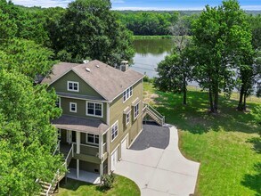 401 Brook Hollow Dr in Conroe, TX - Building Photo - Building Photo