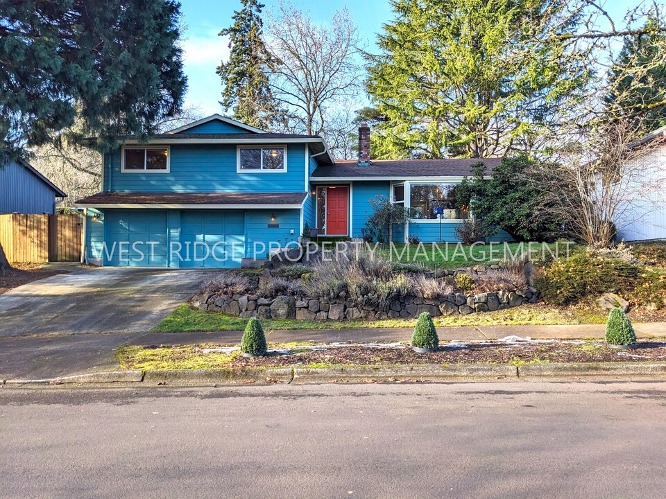 8915 SW Oxbow Terrace in Beaverton, OR - Building Photo