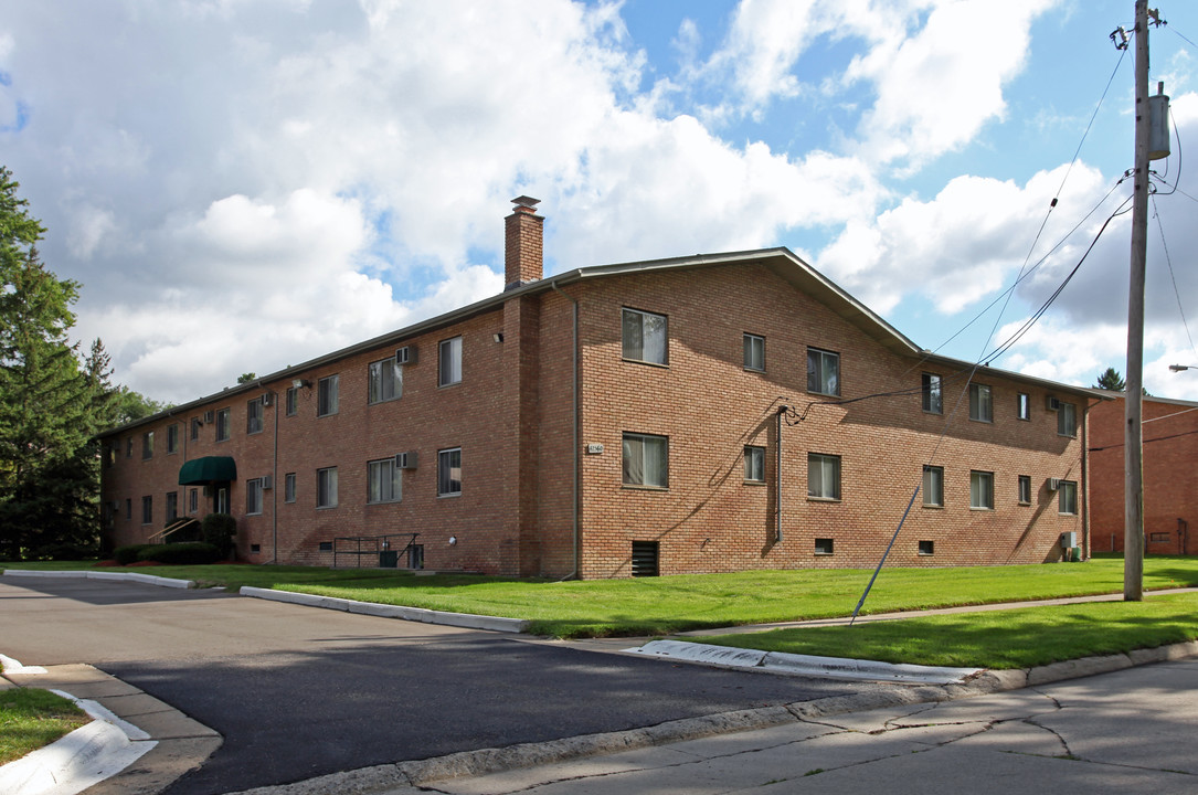 Plymouth House Apartments in Plymouth, MI - Building Photo