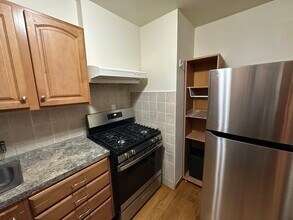 4739 59th St, Unit #2 in Woodside, NY - Foto de edificio - Building Photo