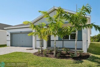 9041 Dahlia Cir in Port St. Lucie, FL - Foto de edificio - Building Photo