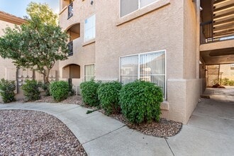 3236 E Chandler Blvd, Unit 1082 in Phoenix, AZ - Building Photo - Building Photo