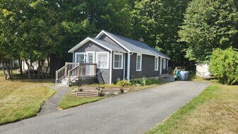 176 W North St in Ballston Spa, NY - Building Photo