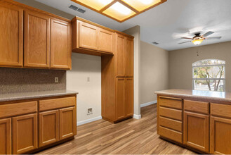 1570 Rue Francais in Chico, CA - Building Photo - Building Photo