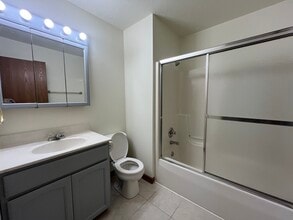 300-302 W 2nd St in Aroma Park, IL - Building Photo - Building Photo