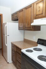 2715 Riverside Dr, Unit D in Dayton, OH - Foto de edificio - Building Photo