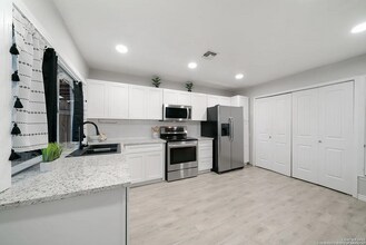 6519 Spring Manor St in San Antonio, TX - Building Photo - Building Photo