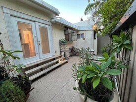 1001 SE 2nd Ct in Fort Lauderdale, FL - Building Photo