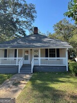702 Jefferson St in Lagrange, GA - Building Photo
