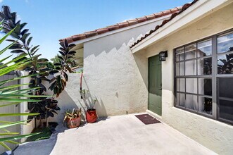 460 Hardwood Pl in Boca Raton, FL - Building Photo - Building Photo
