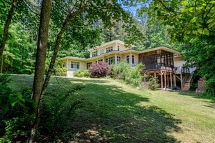 817 Oasis Dr in Chapel Hill, NC - Building Photo