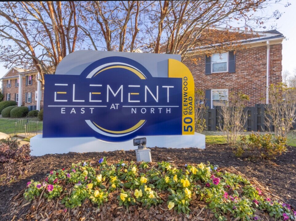 Element At East North in Greenville, SC - Foto de edificio