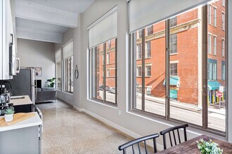 205 W 4th St in Cincinnati, OH - Building Photo - Building Photo