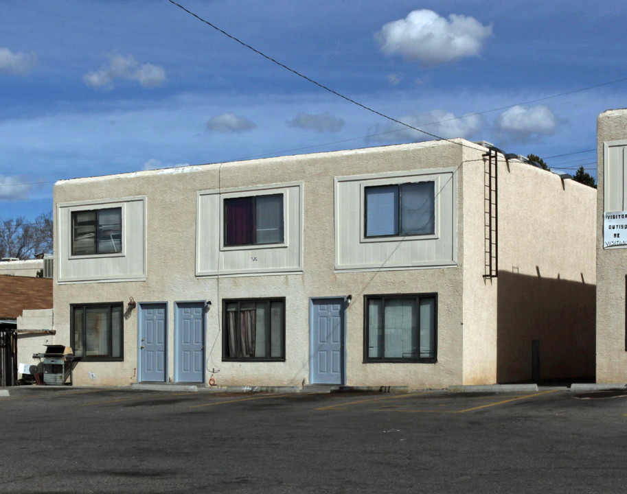 520 Charleston St SE in Albuquerque, NM - Building Photo