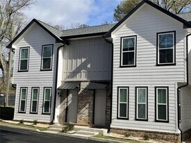 195 W Lake Ave NW in Atlanta, GA - Building Photo