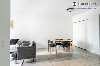 230 NE 4th St in Miami, FL - Building Photo - Building Photo