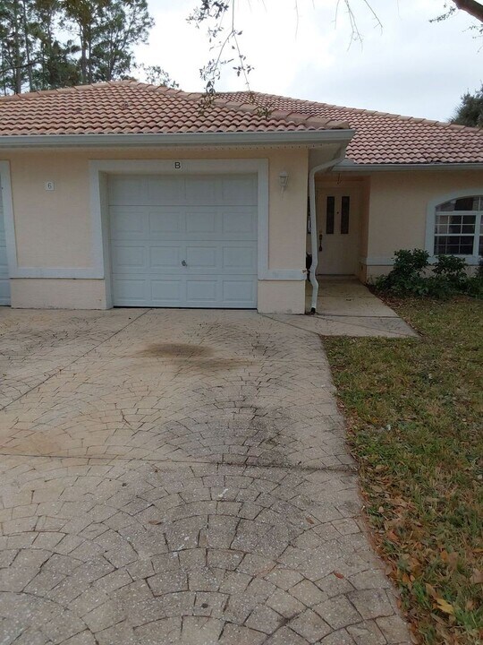 6 Pony Ln in Palm Coast, FL - Building Photo