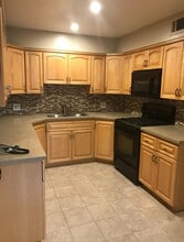 12244 Magnolia Blvd in Valley Village, CA - Building Photo - Building Photo