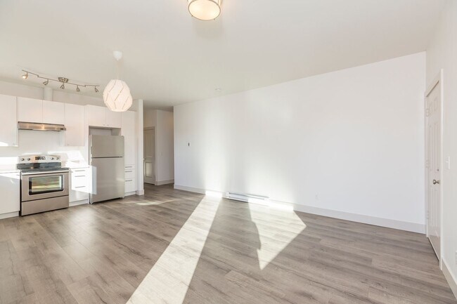 2800 E Yesler Wy in Seattle, WA - Building Photo - Building Photo