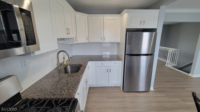 43 Knox Terrace in Wayne, NJ - Building Photo - Building Photo