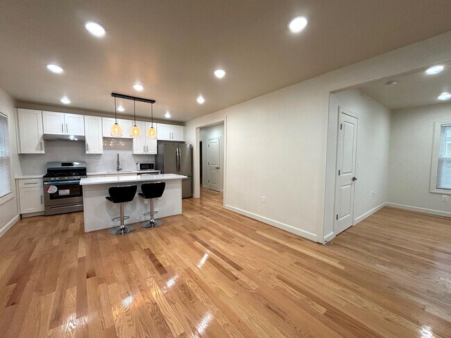 9 Bartlett St, Unit 2