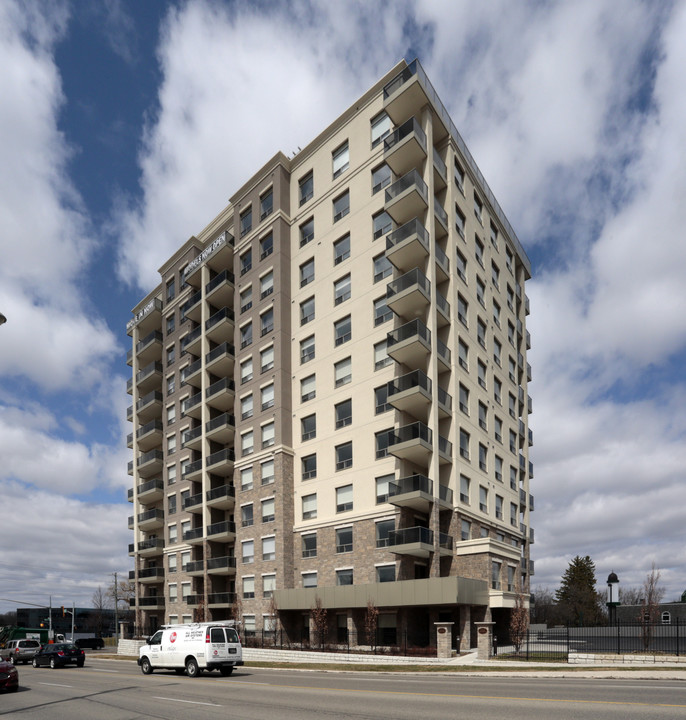 Westmount Grand in Waterloo, ON - Building Photo