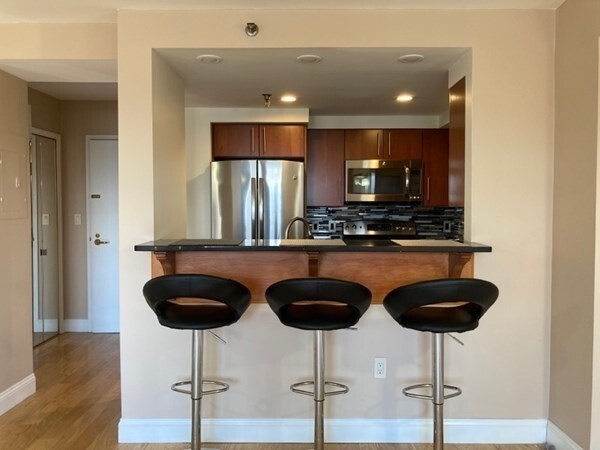 1933 Commonwealth Ave, Unit 606 in Boston, MA - Foto de edificio