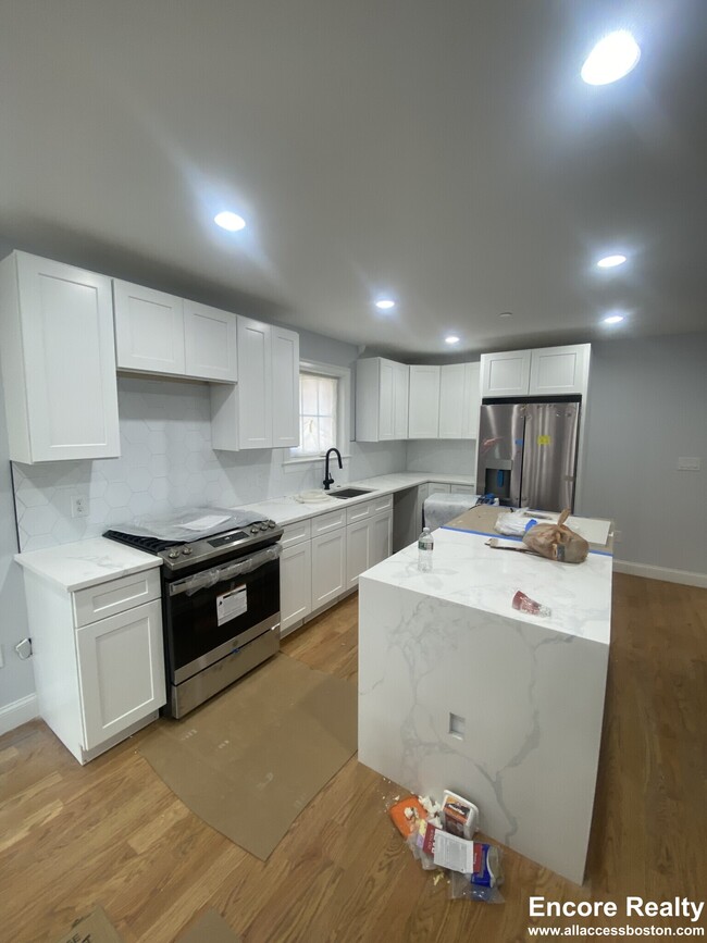 68 Dimick St, Unit 3 in Somerville, MA - Building Photo - Building Photo