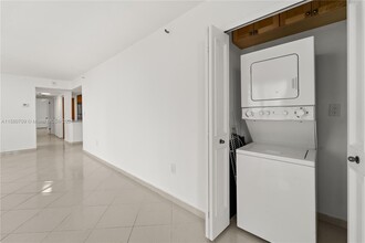 1623 Collins Ave, Unit PH1014 in Miami Beach, FL - Building Photo - Building Photo