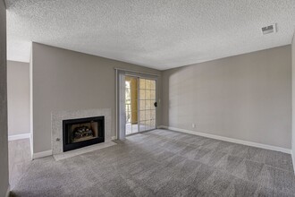 Invitational Apartments in Las Vegas, NV - Building Photo - Building Photo