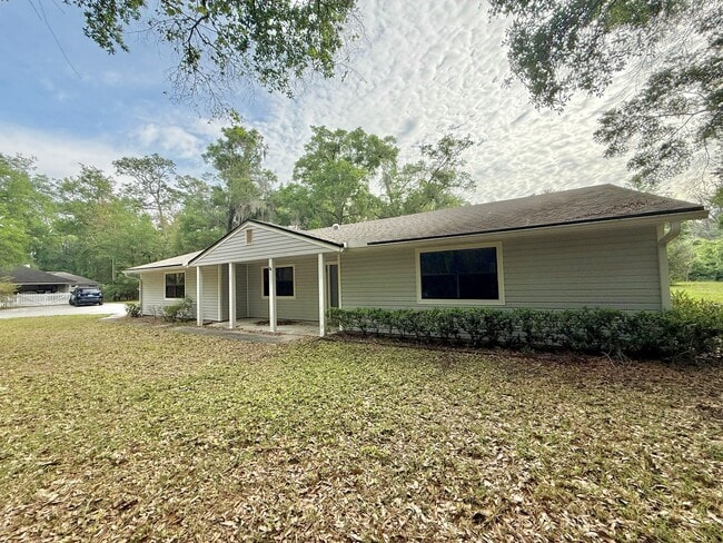 3990 Clearwater Ln in Jacksonville, FL - Building Photo - Building Photo