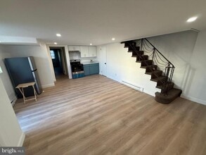 1113 E Hunting Park Ave in Philadelphia, PA - Building Photo - Building Photo
