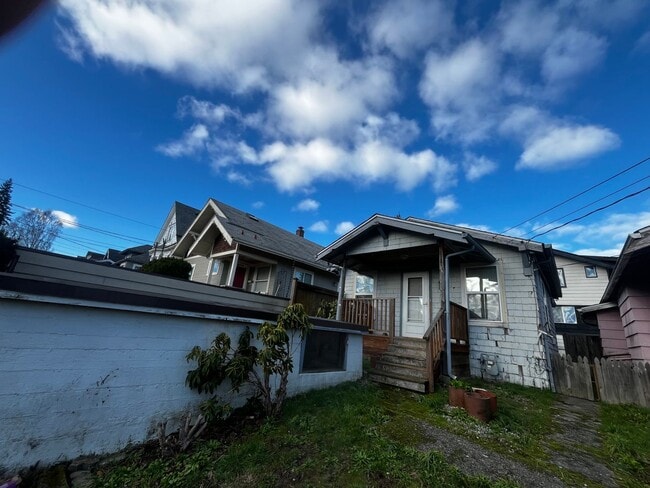 1204 7th St in Bremerton, WA - Building Photo - Building Photo