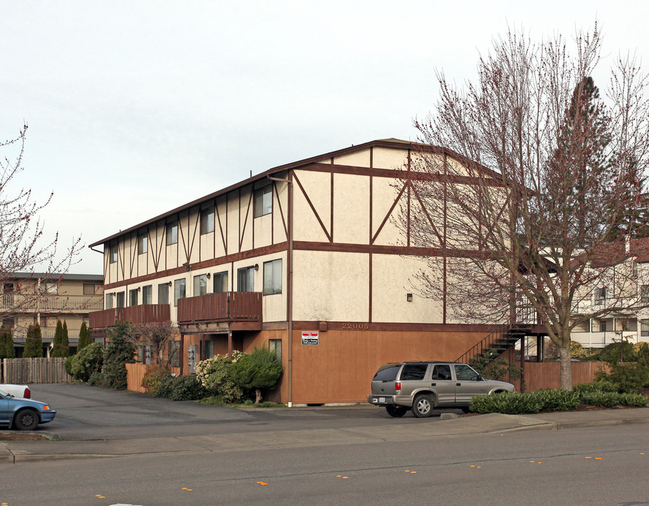 Imperial Arms in Des Moines, WA - Building Photo