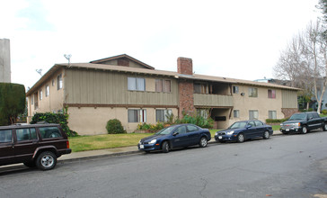 2049 Las Vegas Ave in Pomona, CA - Foto de edificio - Building Photo