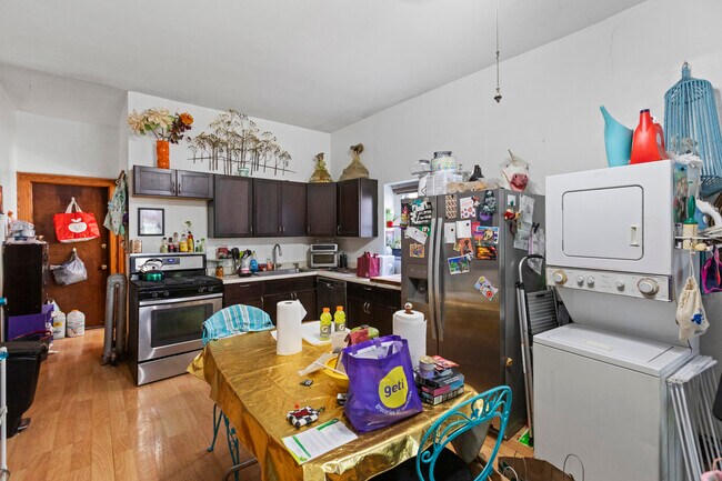 2507 N Sawyer Ave in Chicago, IL - Building Photo - Building Photo
