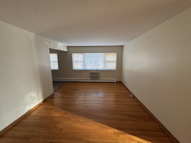 3057 N Narragansett Ave in Chicago, IL - Building Photo - Building Photo