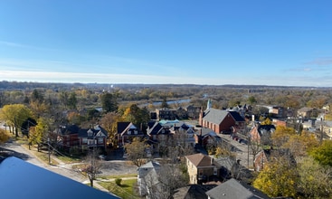 1 Wellington St in Brantford, ON - Building Photo - Building Photo