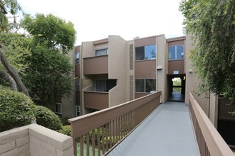 Pacific Bay Club Apartments in San Diego, CA - Building Photo - Building Photo